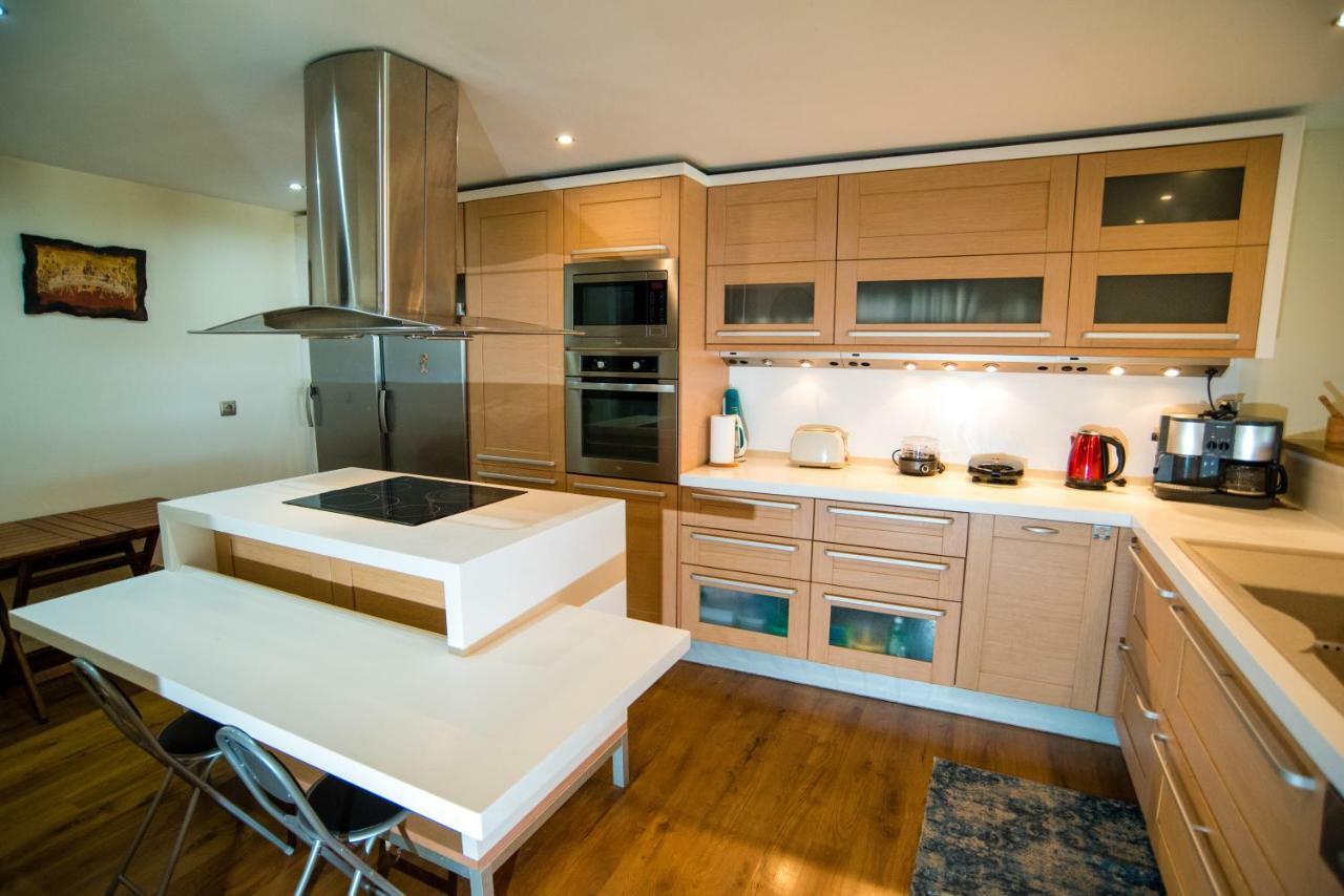 Villa Olympia Vip Dhrafi Экстерьер фото